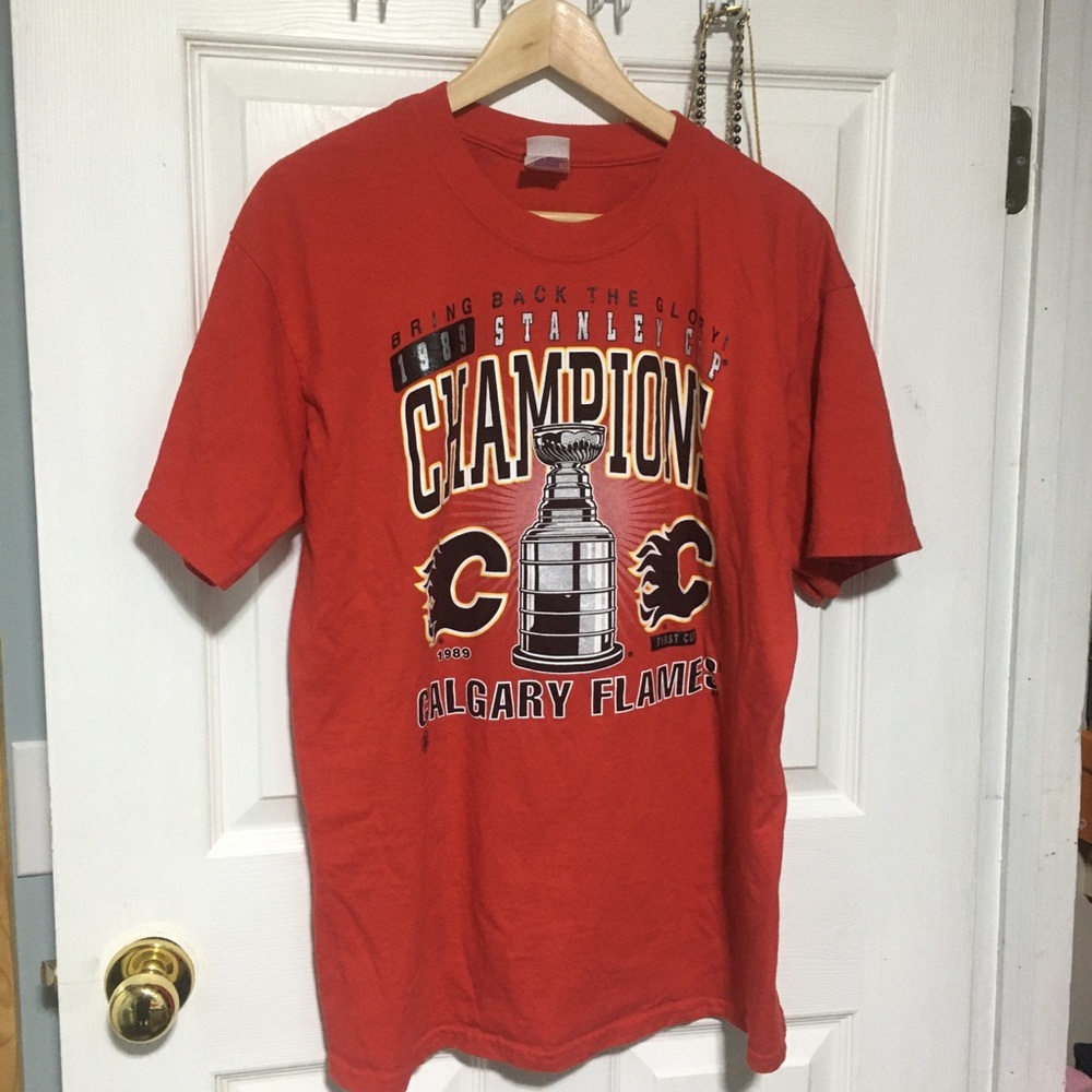 Calgary Flames Stanley Cup Champions Graphic Tee - Red